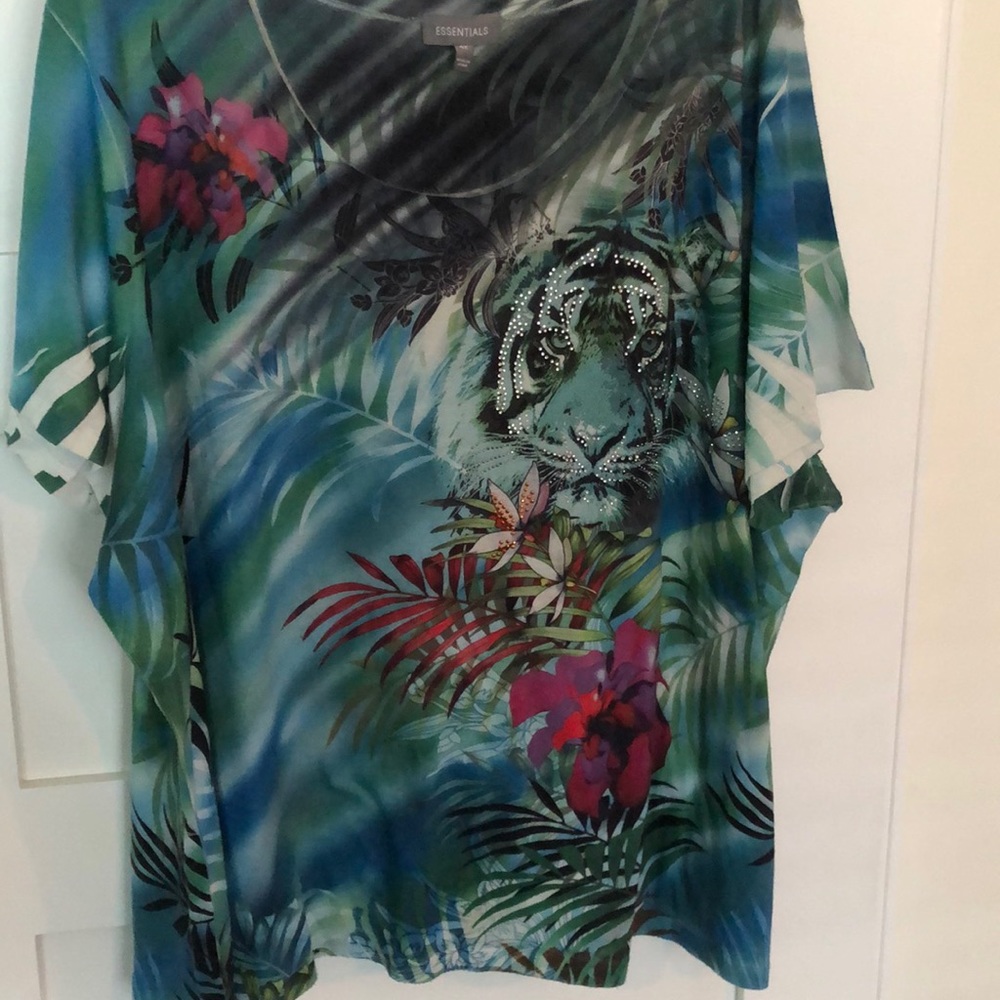 ESSENTIALS 4X TIGER FACE BLOUSE